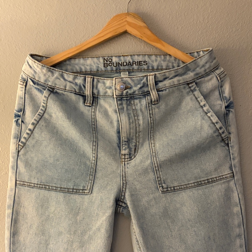 No Boundaries Women's High Rise Light Denim Jeans